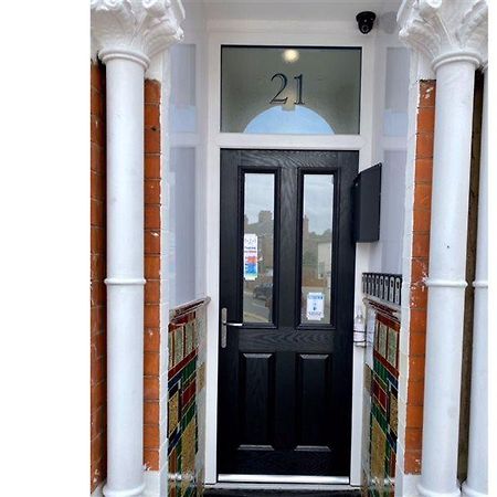 OYO Hillcrest Studio Apartments Cleethorpes Exterior foto